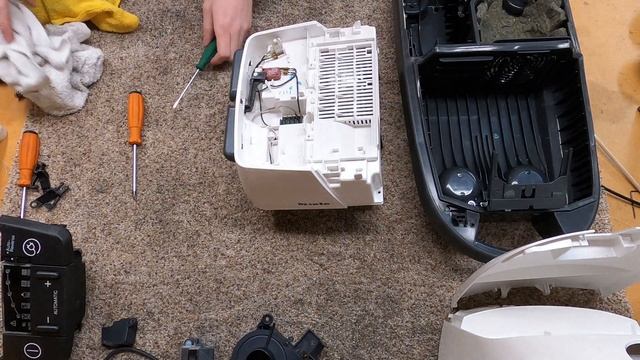 Miele White Pearl S444 Vacuum Cleaner Repair How To смотреть онлайн