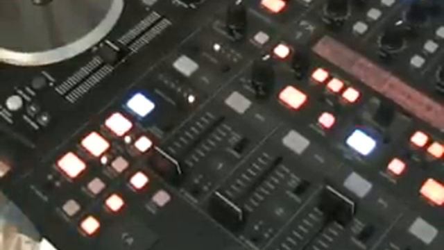 Behringer Digital pro mixer 4000, A look at the Sampler смотреть онлайн