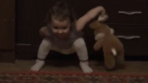 *83*Дети танцуют.Children dance.