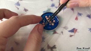 Интересный кулон с поталью в смоле