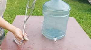 Ни в коем случае не выбрасывайте большую пластиковую бутылку Из неё получится очень нужная самоделк