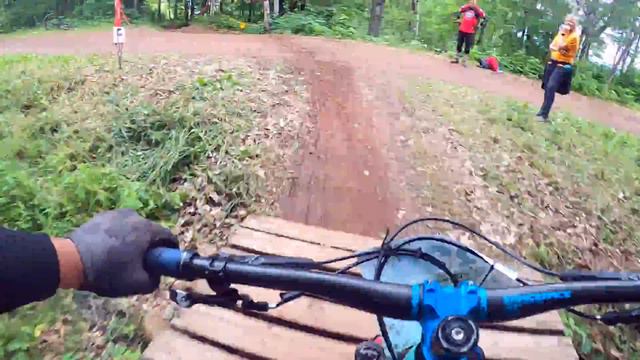 Crash on stage 4 at the Kraus-Anderson Bike Duluth Festival смотреть онлайн