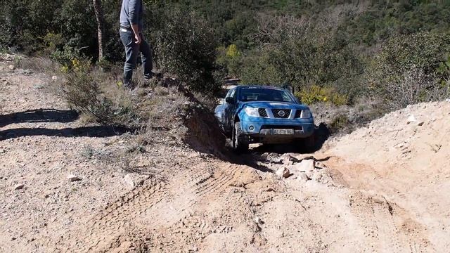 SUV-34: Volvo XC70 VS Nissan Navara. Best 4WD system ? смотреть онлайн