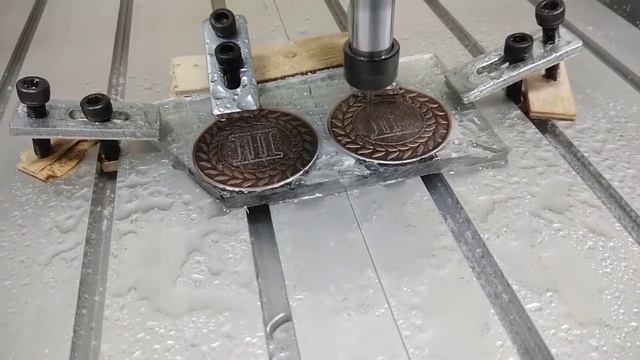 Нанесение гравировки на медали (часть 2) смотреть онлайн