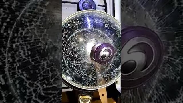 Взорвалась стеклянная крышка от сковороды смотреть онлайн