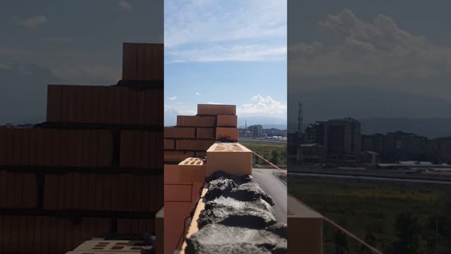 Процесс кладки из кирпича✔