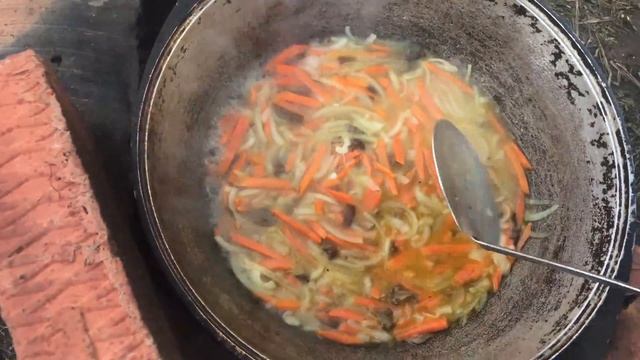 Плов в казане на костре с грибами// Рецепт от МЭ// ENG SUB . смотреть онлайн