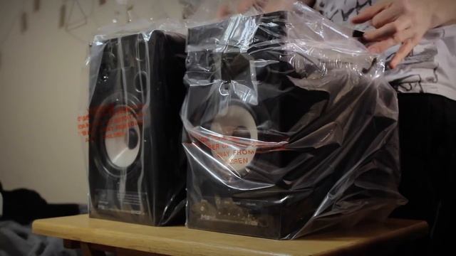 BEHRINGER MS40 Studio Monitor Unboxing смотреть онлайн