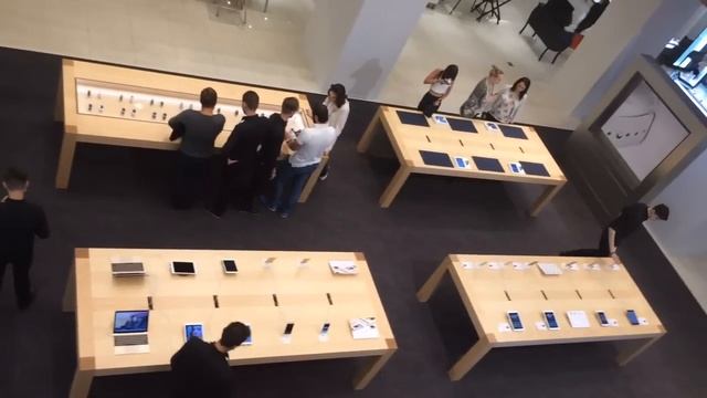 Apple Shop в Москве в ТЦ ЦУМ смотреть онлайн