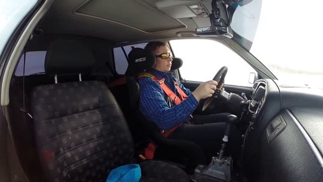 Обучение экстремальному вождению. Работа рулем, переключение передач, ведение взгляда. смотреть онлайн