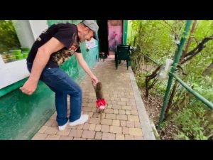 Люся возвращается из Детского садика домой с Владом ЗА РУЧКУ)))