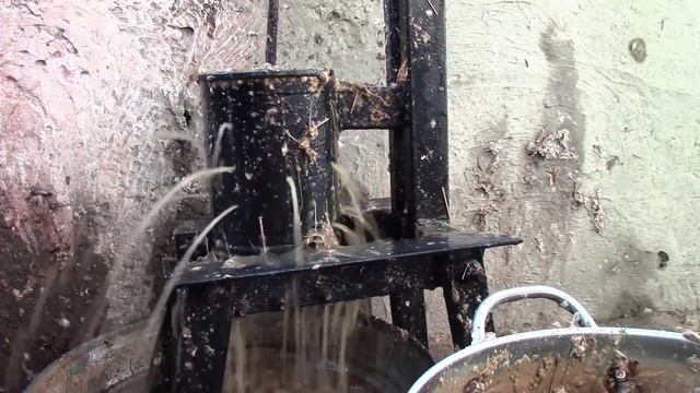 Как сделать брикеты из травы, сена, соломы, ботвы смотреть онлайн