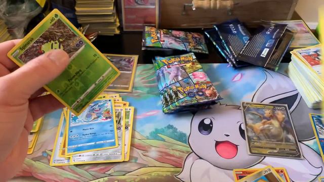 Pokémon Go Card Opening - Radiant Eevee Collection Box смотреть онлайн