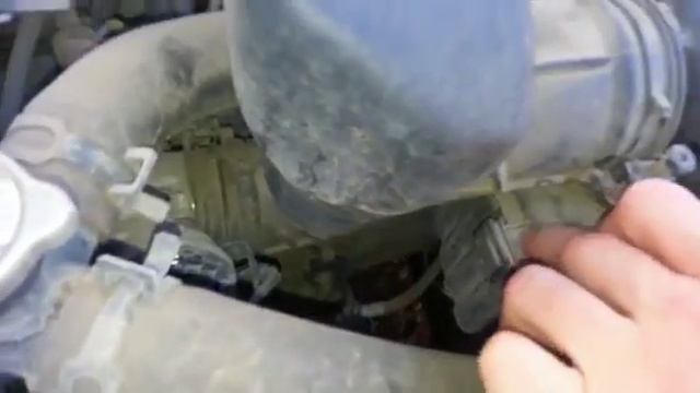 Замена воздушного фильтра Kia Rio смотреть онлайн