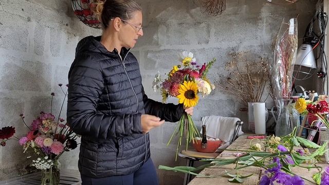 Day in the life of a flower farmer and chicken rescue | making bouquets | смотреть онлайн