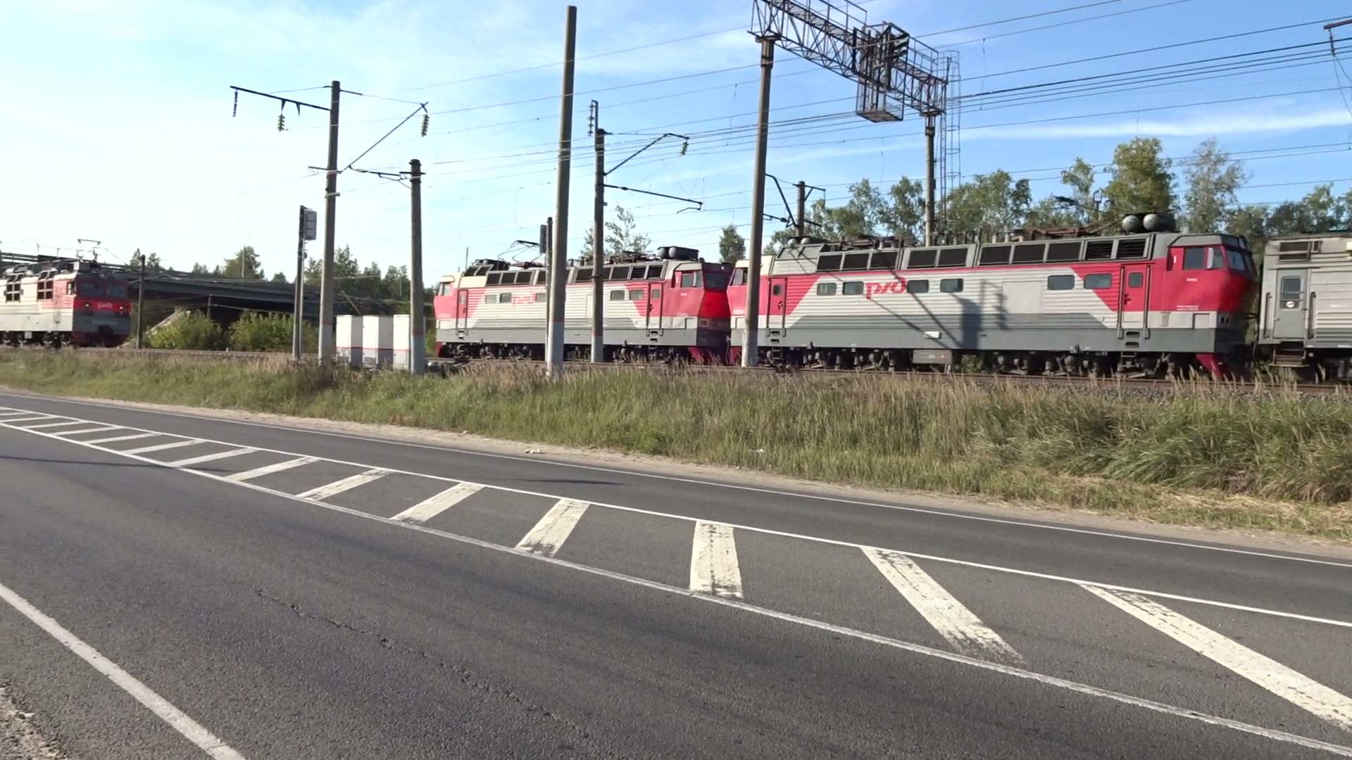 Два электровоза ЧС4т с пассажирским поездом №047М Самара - Санкт-Петербург смотреть онлайн