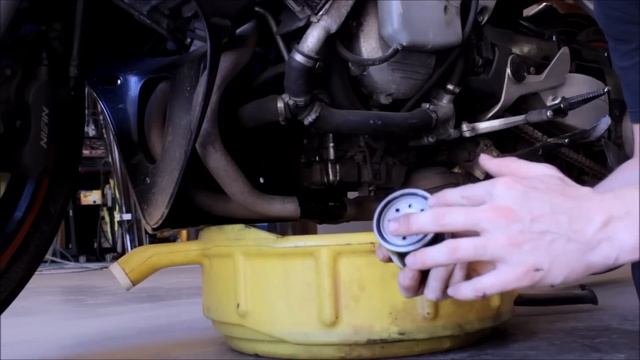 How to change motorcycle oil - VFR800 Honda смотреть онлайн
