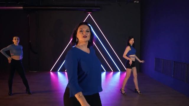 Bachata lady style by Anastasia K "Lips on you" @onelovevideo36 смотреть онлайн