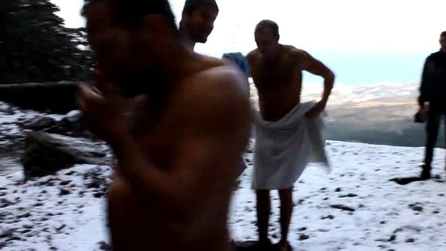 Купание под водопадом Учан-Су смотреть онлайн