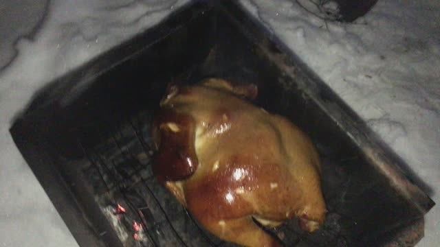 Коптим курицу. Рецепт рассола и процесс копчения смотреть онлайн