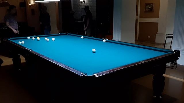 Американка (8 с кия) - партия между Олегом и Владимиром в русском бильярде смотреть онлайн