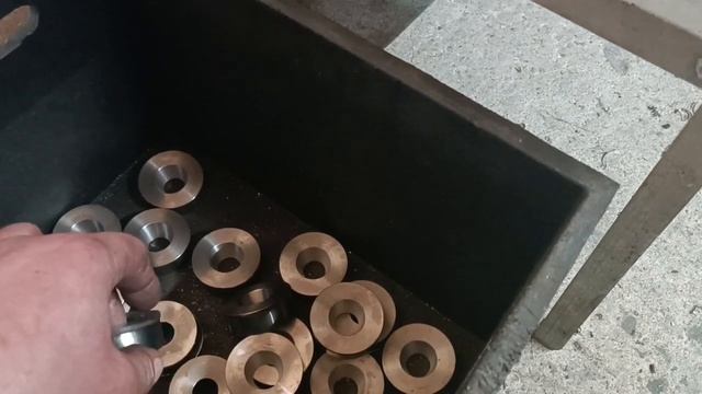 на Ютюбе не встречал. Пилим твердосплавную фрезу #токарка #фрезеровка смотреть онлайн