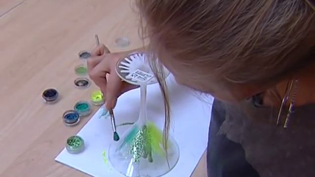 Школа дизайна. Декор бокала блестками смотреть онлайн