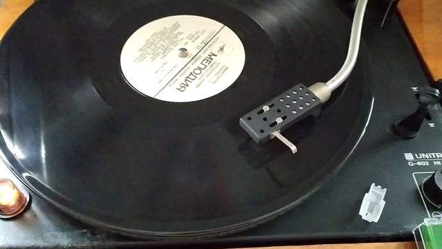 Пісню "Повік не одцвіте" співають "Краяни" і ГЗМ NUMARK на Вега-108-с для Андрія з Івано-Франківськ смотреть онлайн
