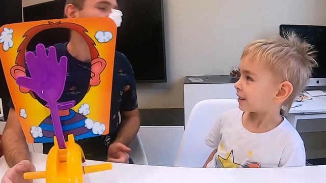 Игра ПИРОГ В ЛИЦО! Веселый челлендж папы и Родиона! смотреть онлайн
