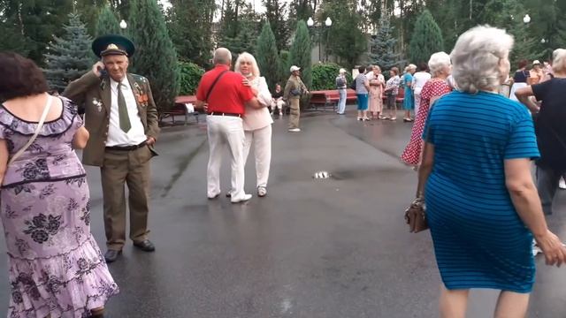 Я С ТОБОЙ ПРО ВРЕМЯ ЗАБЫВАЮ!???/ТАНЦЫ В ПАРКЕ ГОРЬКОГО ХАРЬКОВ АВГУСТ 2021 смотреть онлайн