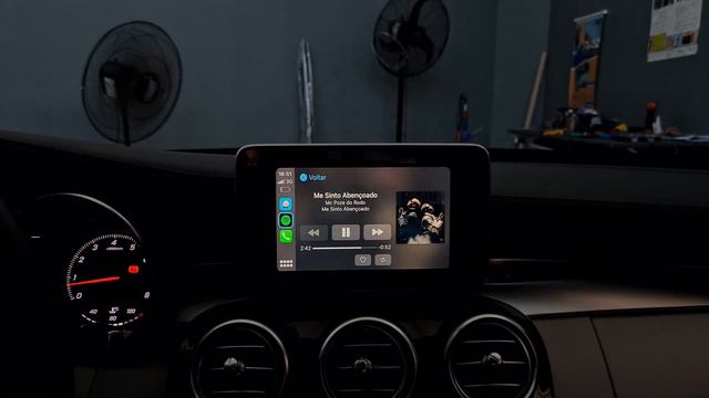INTERFACE APPLE CARPLAY MERCEDES C180