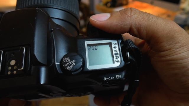 UN REFLEX ARGENTIQUE aussi bon qu'un NUMÉRIQUE Canon EOS 33 смотреть онлайн