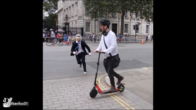 UK ELECTRIC SCOOTER LAW CHANGE EXPLAINED! (New May 2022) смотреть онлайн