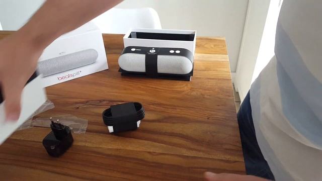 Beats Pill + (unboxing) смотреть онлайн