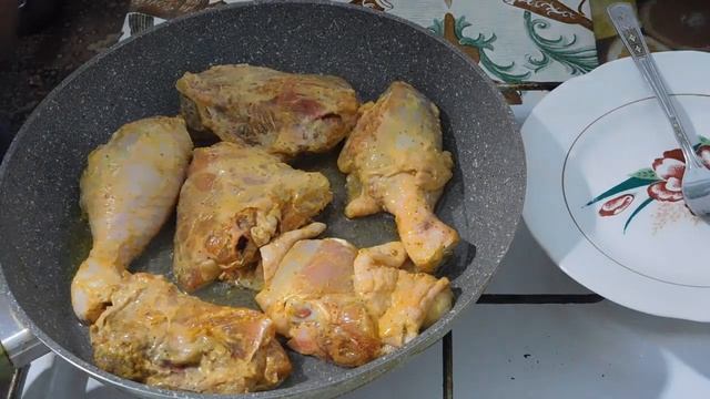 Готовим куриные окорочка на сковороде. Рецепт с майонезом и подливой смотреть онлайн