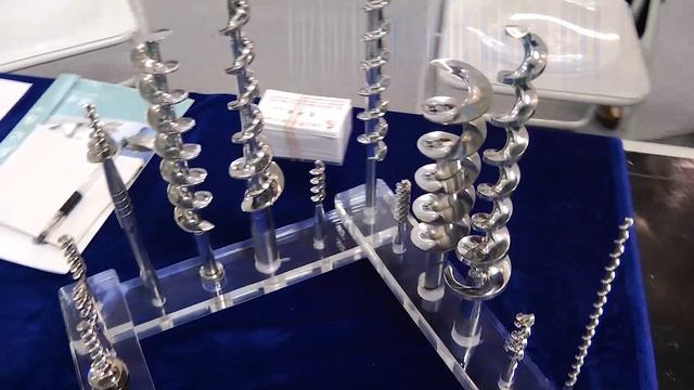 Automatic equipment for sticking self-adhesive labels on penicillin bottles Pharma-manager.com смотреть онлайн