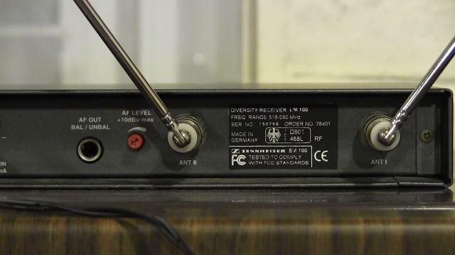 How to reprogram transmission frequencies on the Sennheiser Evolution 100 wireless system смотреть онлайн
