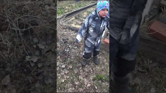 Первые весенние всходы - Ефим ест чеснолук смотреть онлайн
