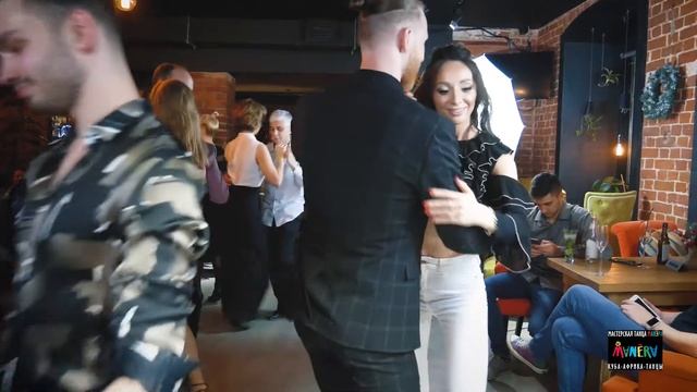 Олег и Эльвира. Кизомба в Казани. Вечеринка мастерской танца МАНЭРА смотреть онлайн