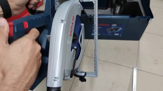 Unpacking / unboxing cordless circular saw Bosch GKS 18V-68 GC 06016B5100 смотреть онлайн