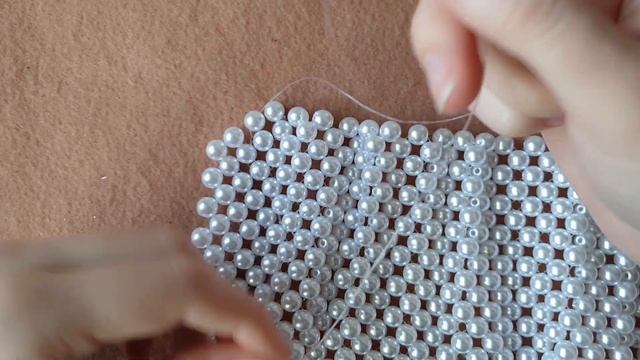 Топ из бусин. Топ из жемчуга своими руками смотреть онлайн