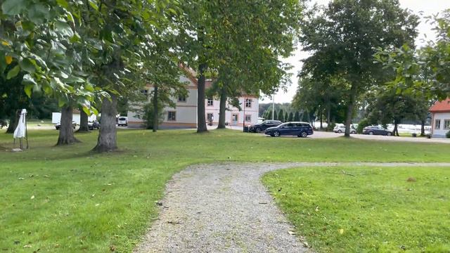 Sweden Walks: Djulö estate and market. Stroll among 18th century buildings, vintage cars and people смотреть онлайн
