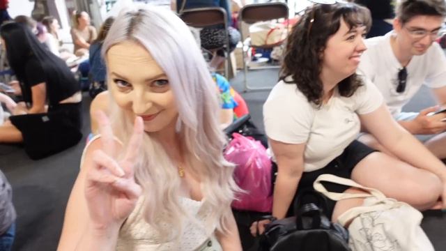 I Went to YALC and Comic-Con And All I Got Was This Chaotic Vlog 📚 смотреть онлайн