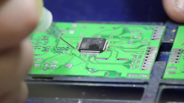 Пайка микроволной микросхем с шагом 0.5 мм (Microwave Solder Tip Soldering)