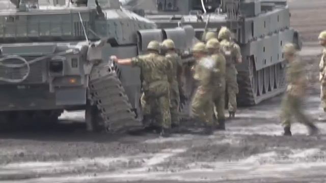 Японцы ремонтируют танк Type 10  Умора