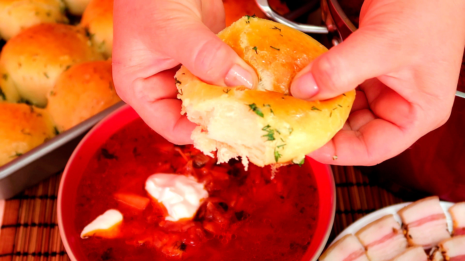 Пампушки с чесноком и зеленью к борщу. смотреть онлайн