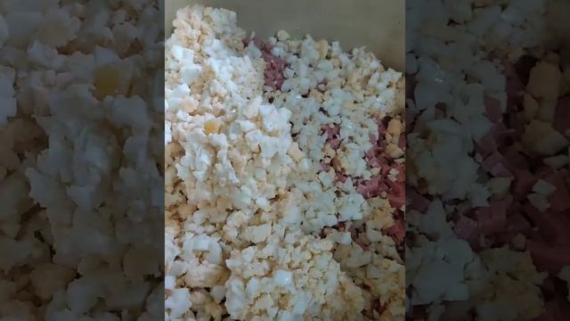 Готовим окрошку на минералке ,сметане и кефире. смотреть онлайн