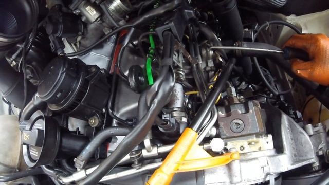 How to remove a vacuum pump VW Crafter 2. 5 / Как снять вакуумную помпу VW Crafter 2. 5 смотреть онлайн