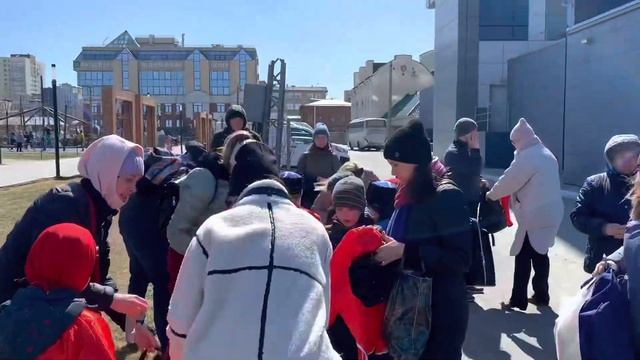 Влог: Апрель - встречаем друзей из роддома, велик, робот пылесос и спорт смотреть онлайн
