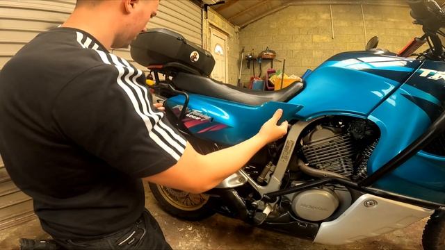 Arrow Dakar Exhaust ( Honda Transalp 600 ) overview,install and sound смотреть онлайн